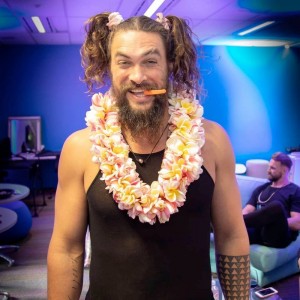 Создать мем: aquaman, aquaman jason momoa, джейсон момоа с женой