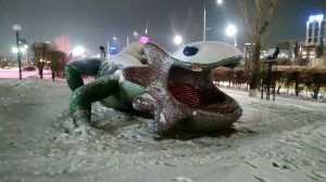 Создать мем: памятник жабе, уличная скульптура астаны, скульптура жаба киев