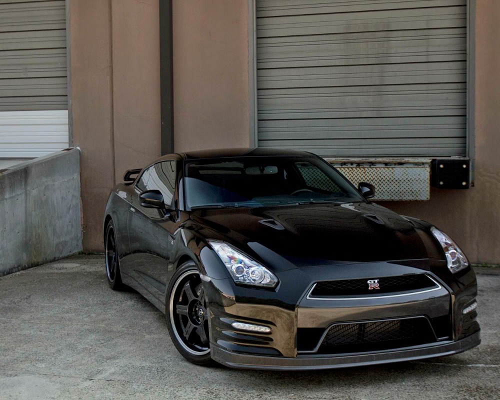 Nissan gt r r35 Black