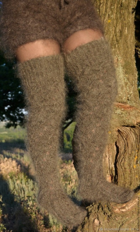 Create meme: shaggy pants, knitted wool tights