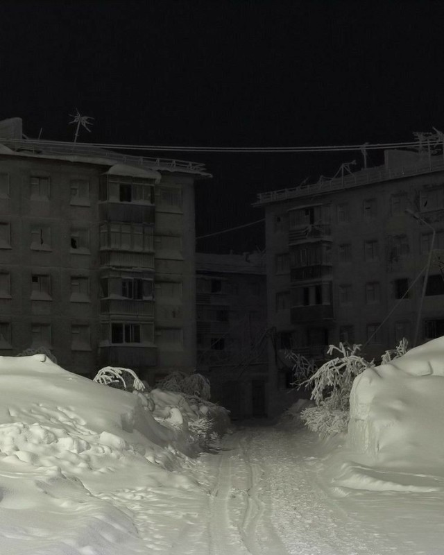 Create meme: polar night vorgashor, vorkuta., vorkuta vorgashor, snowdrifts in Norilsk 2021