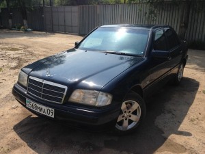 Создать мем: Mercedes-Benz C-klasse III (W204), мерседес c200 1997, мерседес-бенц с220 w202 1994 года выпуска