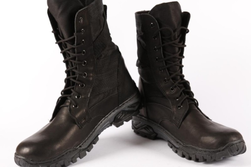 Create meme: boots ankle boots, high-top boots, black berets