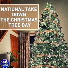 Создать мем: наряженная елка, украшенная елка, decorate christmas tree