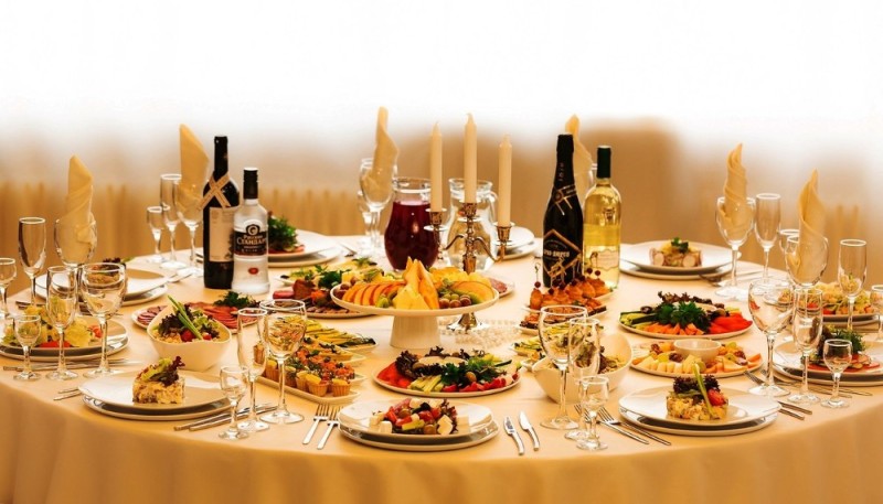 Create meme: serving the festive table, festive table, banquet table