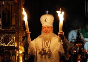 Создать мем: благодатный огонь патриарх диодор, святейший патриарх кирилл, христос воскресе патриарх кирилл