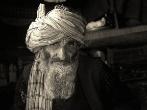 Создать мем: afghanistan old man, талибан, старик индус