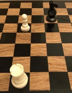 Создать мем: доска шахмат, шахматная доска с фигурами, деревянная шахматная доска