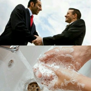 Создать мем: рука, комиксы мемы, мем моют руки
