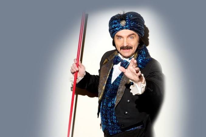 Create meme: Hakobyan, Hmayak Hakobyan mumbo Jumbo, magician illusionist