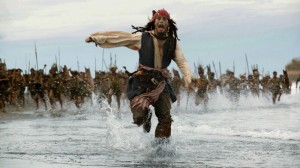 Создать мем: johnny depp, групповое фото пиратов, джек воробей бежит gif