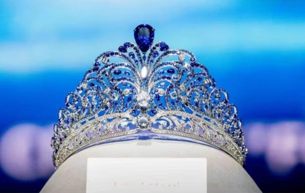 Create meme: crown , the crown of the Queen, Miss universe 2022 winner