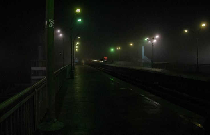Создать мем: железнодорожная станция, ночь город, ночь