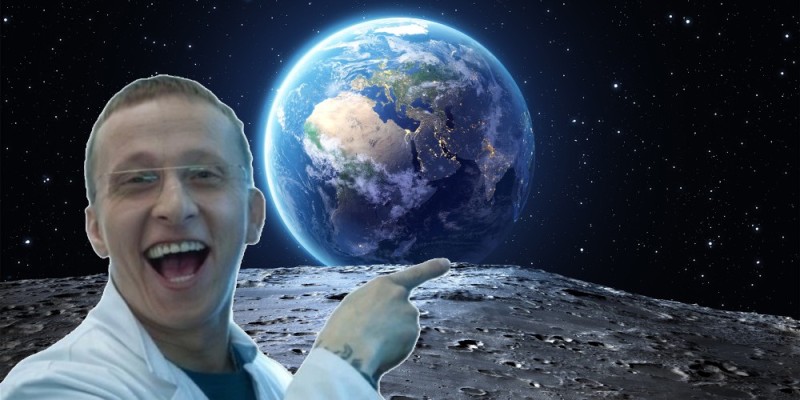 Создать мем: земля с луной, космос планеты, парень