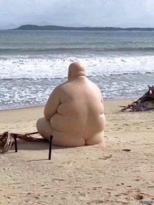 Создать мем: пляжные фотографии, пляж с толстыми людьми, жирные на пляже