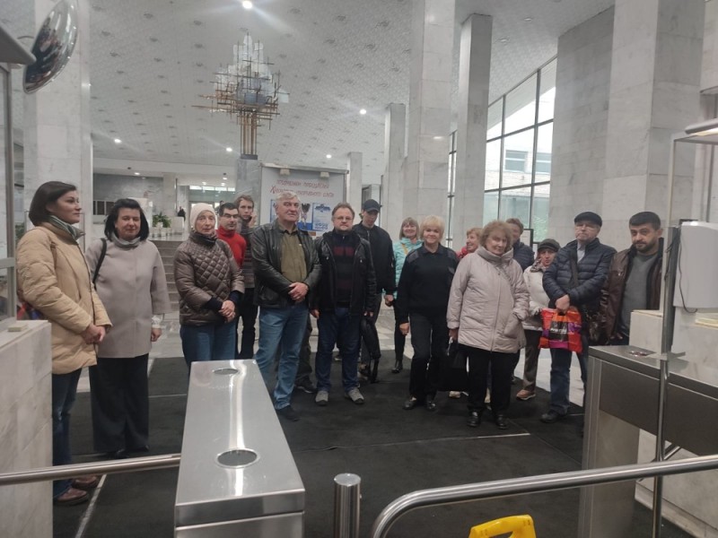 Create meme: turnstiles in the Moscow metro, turnstile in the Moscow metro, the subway turnstile