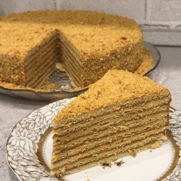 Create meme: delicious cake , honey cake classic, classic honey cake