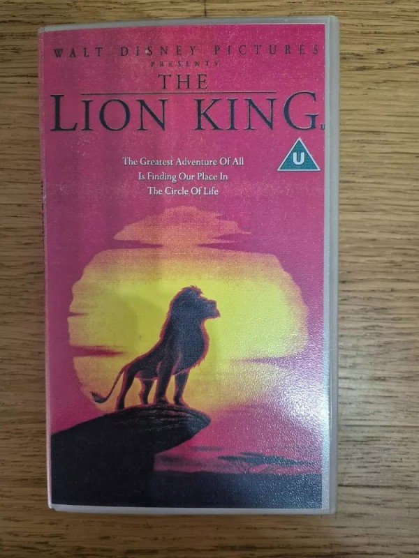 Создать мем: le roi lion, король лев постер 1994, simba the king lion