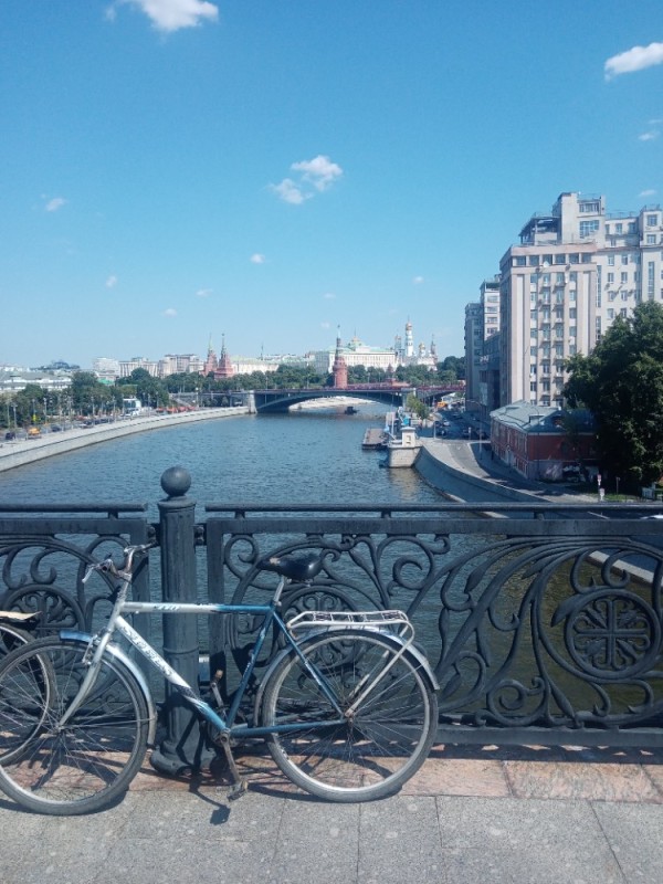 Create meme: Bolshoy Kamenny bridge Moscow, Patriarch's Bridge observation deck, the embankment of the Moscow river