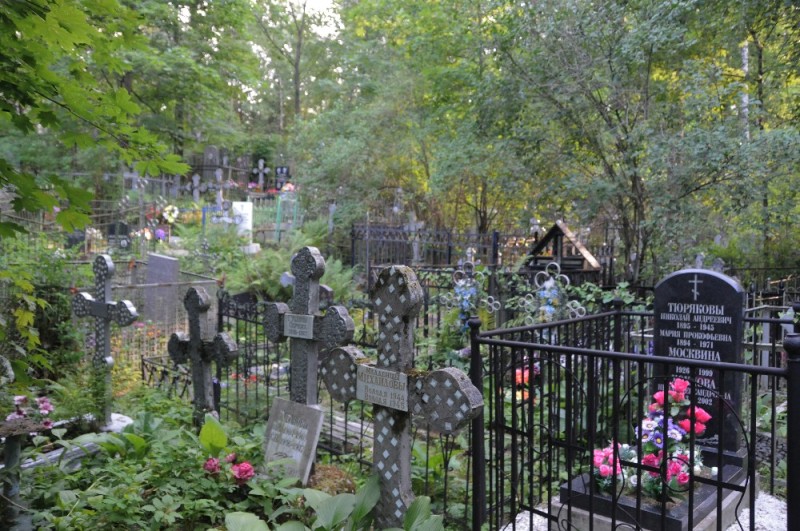 Create meme: cemetery , rublevskoe cemetery moscow, shuvalovsky cemetery St. Petersburg