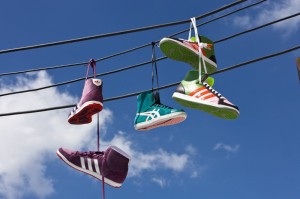 Создать мем: кеды на проводах, the girl's shoe is hanging down, кроссовки на проводах