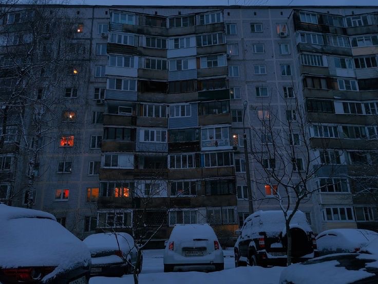 Создать мем: зимние хрущевки, жилой дом, мебель