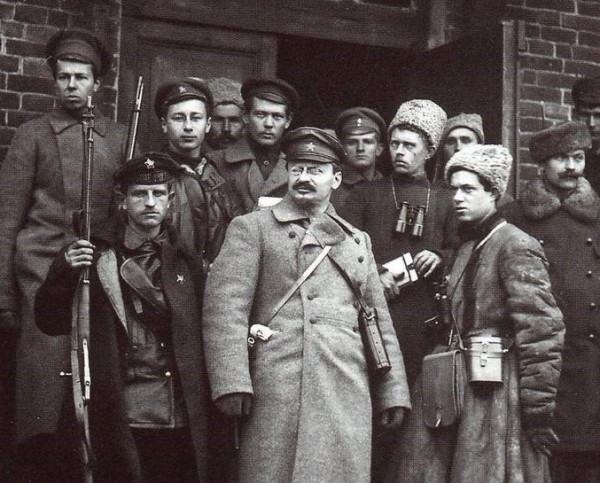 Создать мем: революция 1917 года в россии, троцкий лев давидович биография, лев давидович троцкий 1918