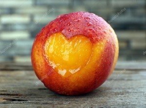 Создать мем: фрукты яблоко, свежий персик, персик сердце
