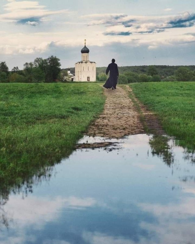 Create meme: church of the intercession on the Nerl Bogolyubovo, pokrov on the Nerl temple, Bogolyubovo road to the Church of the Intercession on the Nerl