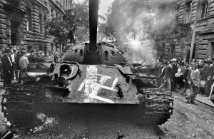 Создать мем: пражская весна, советские войска в праге чехословакия 1968, советские танки