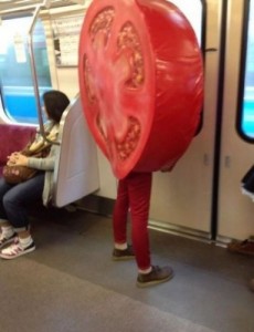 Создать мем: я томат, funny pic, в метро