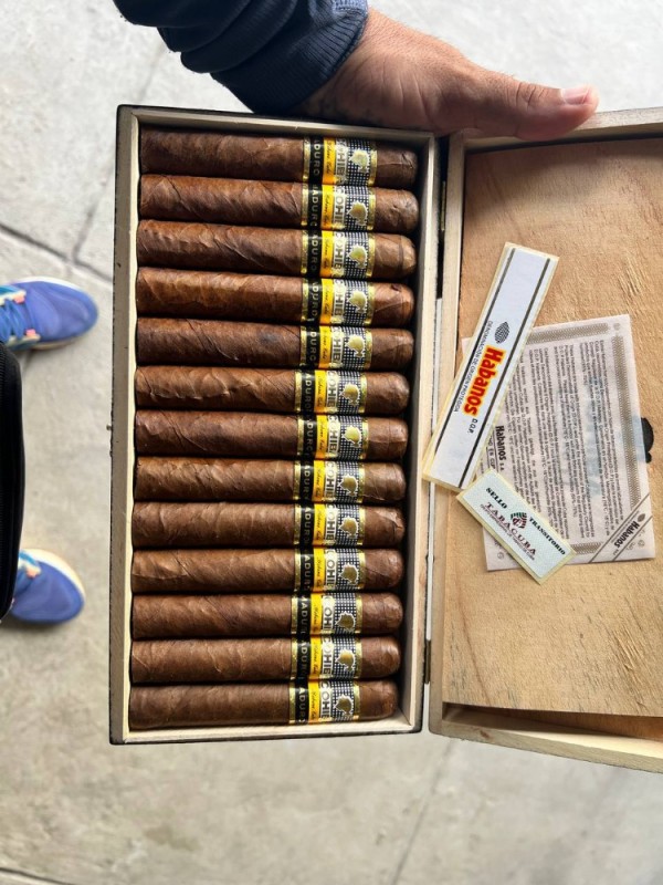 Create meme: Cuban cigars cohiba esplendidos, cuban cigar, cohiba cigar