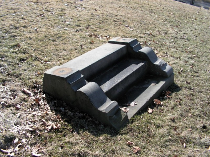 Создать мем: белфаст 1989 взрыв на кладбище, кладбище, кладбище могильные плиты россия