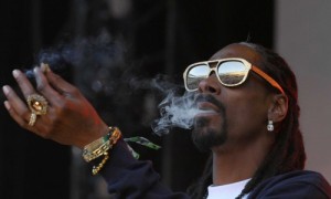 Создать мем: курить, marijuana, snoop dogg smoke weed