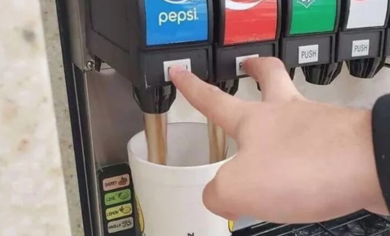 Create meme: vending machine for drinks, the game of UNO, pepsi filling machine