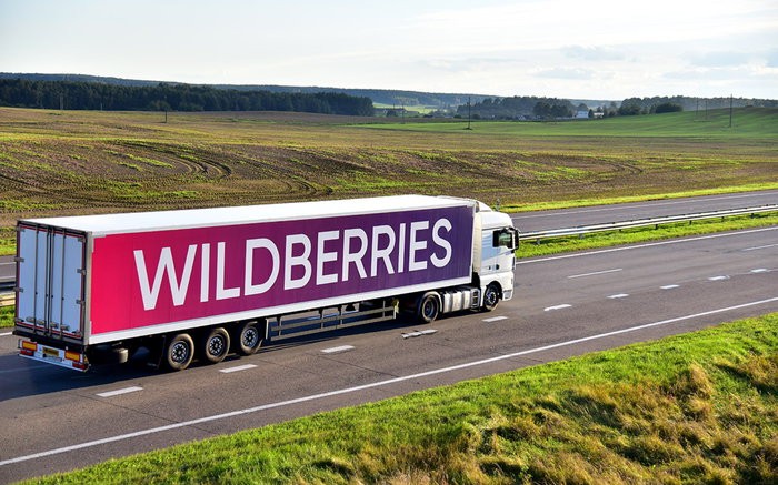 Создать мем: грузовик wildberries, доставка вайлдберриз, логистика вайлдберриз