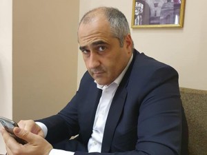 Создать мем: чамолиддин абдуллозода, министр образования азербайджана, артур ванецян - artur vanetsyan