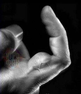 Создать мем: накаченные ладони и пальцы, мускулистый палец, часть тела человека