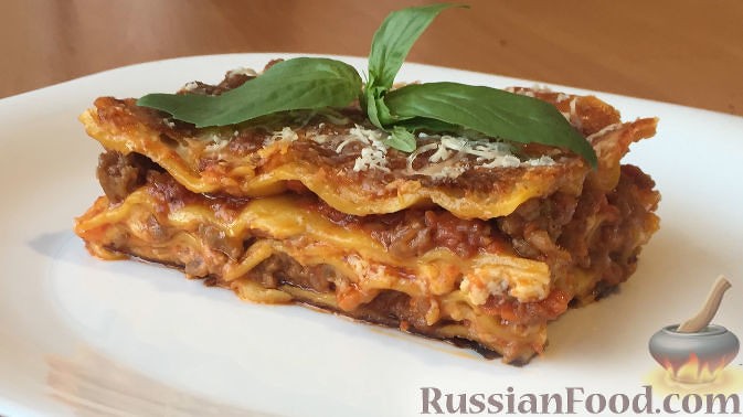 Create meme: lasagna bolognese, lasagna with minced meat, pasta lasagna