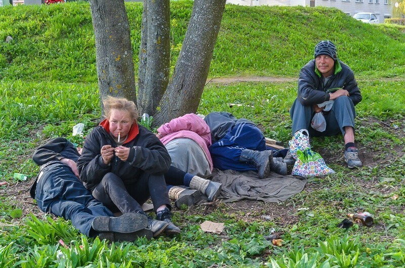 Create meme: homeless drunk, bum bum, homeless couple