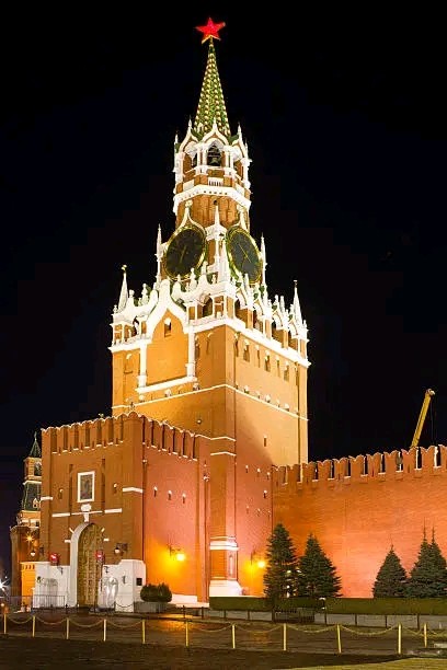 Create meme: Spasskaya Tower Moscow Kremlin, The Kremlin clock tower, spasskaya tower