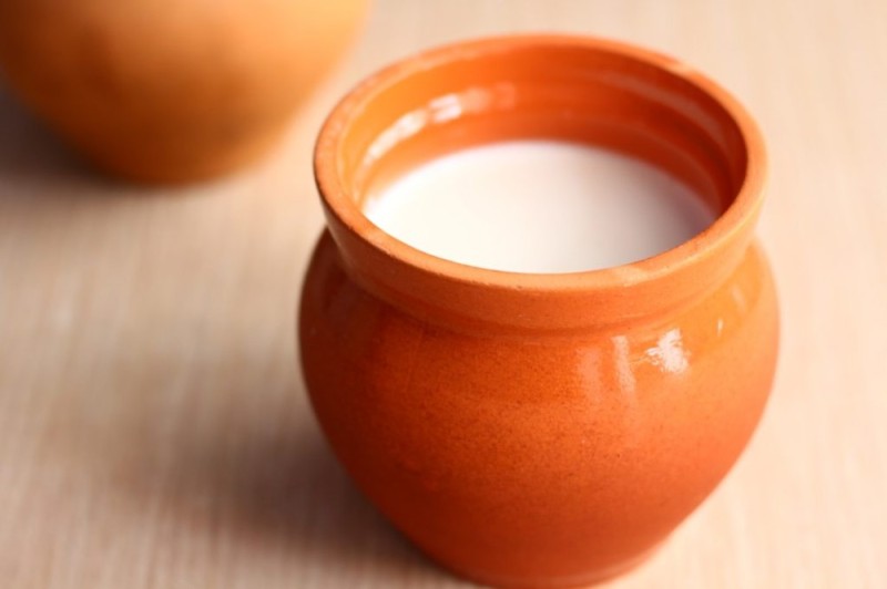 Create meme: melted milk in a pot, pot vyatka ceramics soup, clay pot