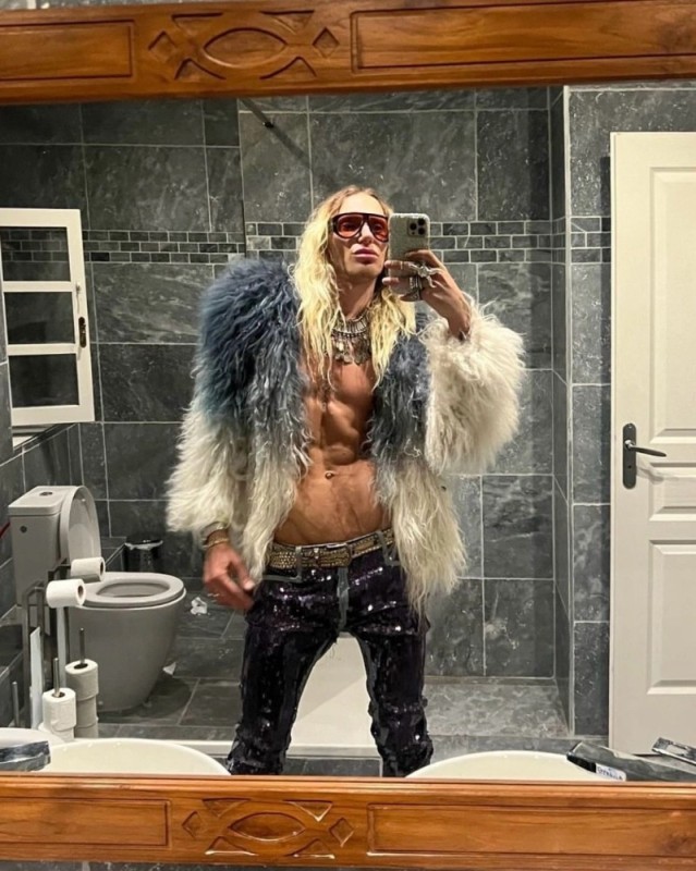 Create meme: pimp in a fur coat, I'm a Star 2012 movie, Chris Cole is a rock star