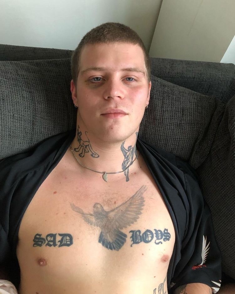 Yung Lean тату. Young Lean тату. Young b рэпер.