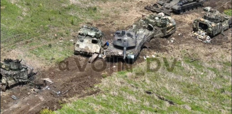 Create meme: apu armored vehicles, armored vehicles of russia, destroyed equipment of russia