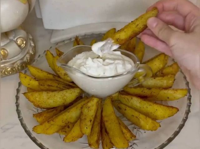 Create meme: rustic potatoes with sour cream, rustic potatoes, delicious potatoes