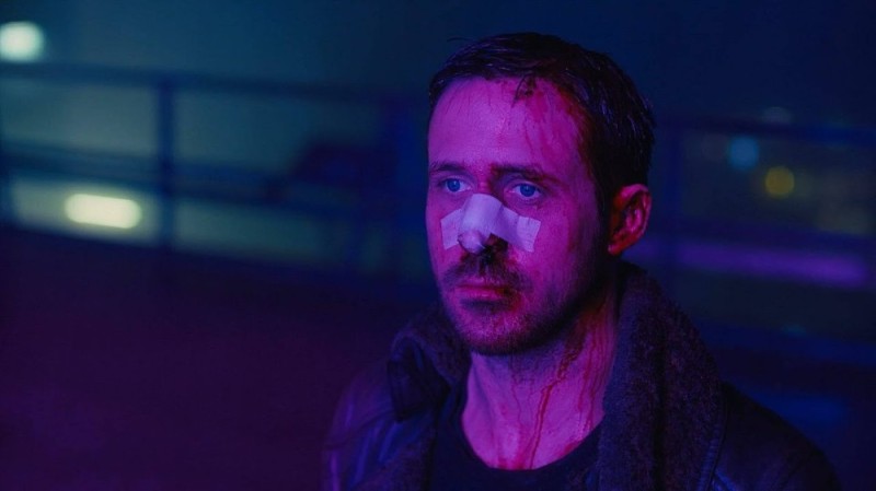 Создать мем: гослинг бегущий по лезвию 2049, райан гослинг в фильме бегущий по лезвию, гослинг бегущий по лезвию