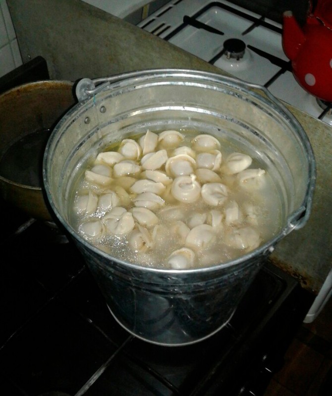 Create meme: dumplings are cooked, the dumplings in the pan, cooking dumplings