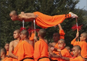 Создать мем: монах шаолинь, боевые монахи монастыря шаолинь, шаолиньский монах