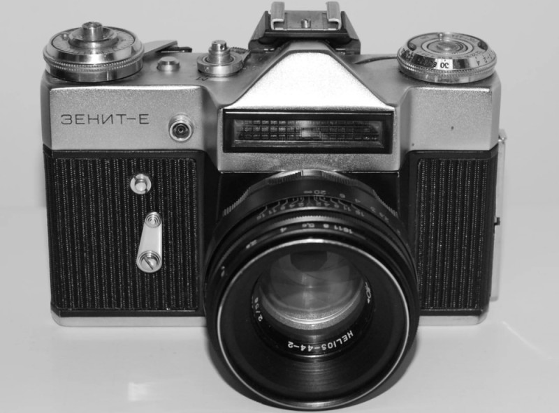 Создать мем: фотоаппарат зенит-е 1980, фотоаппарат зенит е гелиос, пленочный фотоаппарат зенит